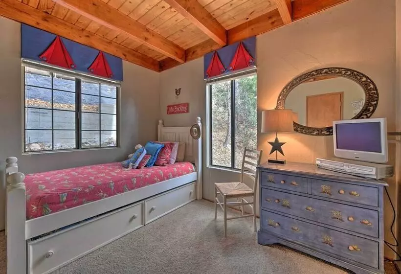 Mountainside Cabin W/ Deck   16 Miles To Skiing!