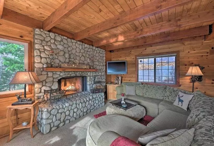 Mountainside Cabin W/ Deck   16 Miles To Skiing!