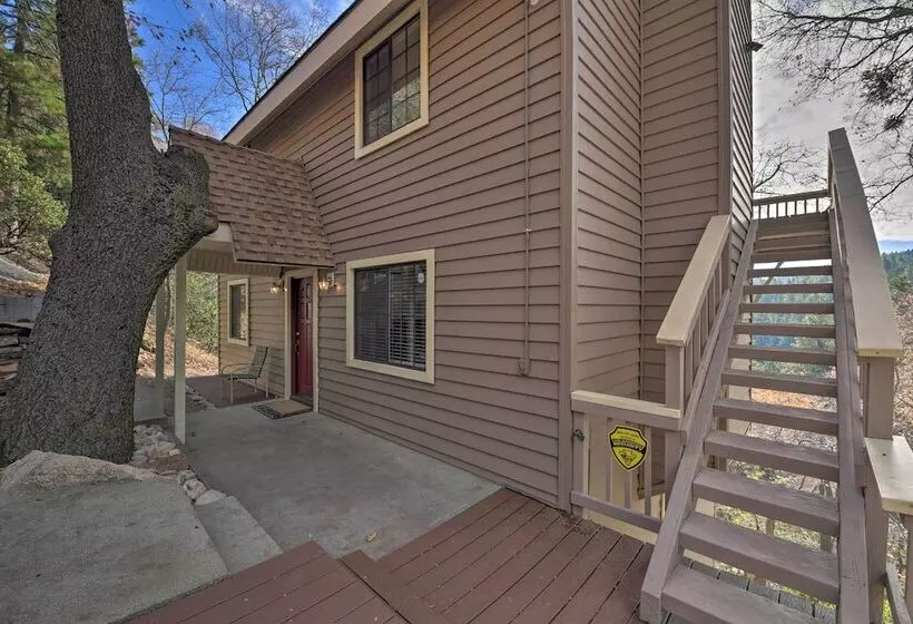 Mountainside Cabin W/ Deck   16 Miles To Skiing!