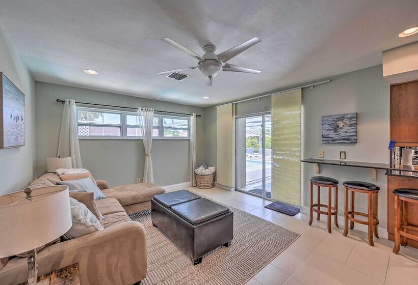 Naples Paradise W/ Private Pool, 4 Mi To Beach!