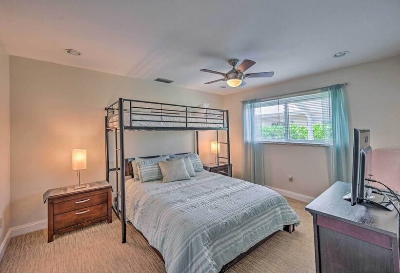 Naples Paradise W/ Private Pool, 4 Mi To Beach!