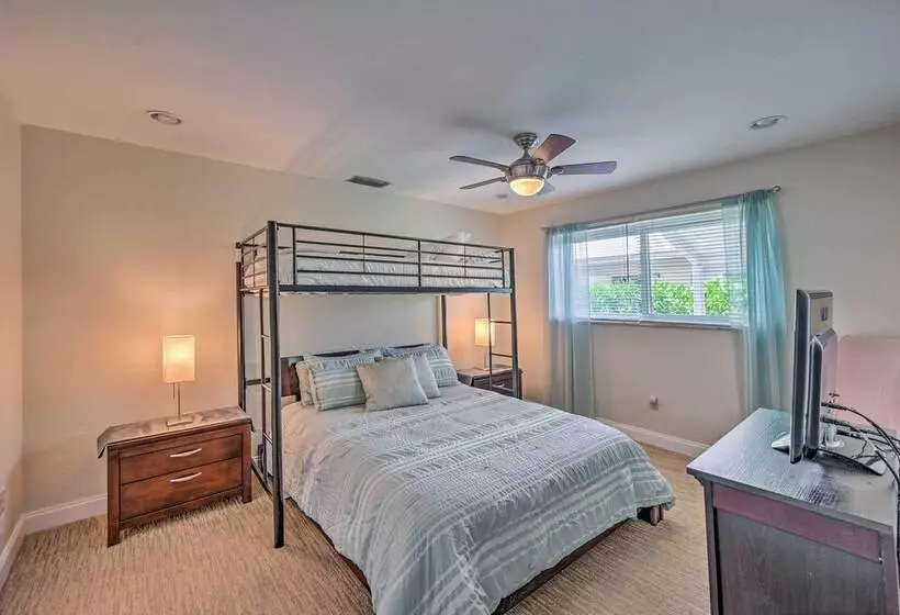 Naples Paradise W/ Private Pool, 4 Mi To Beach!