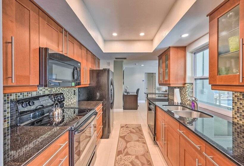 Naples Paradise W/ Private Pool, 4 Mi To Beach!