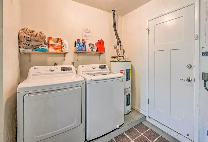 Naples Paradise W/ Private Pool, 4 Mi To Beach!