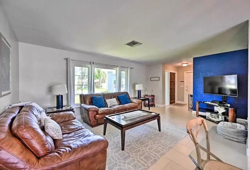 Naples Paradise W/ Private Pool, 4 Mi To Beach!