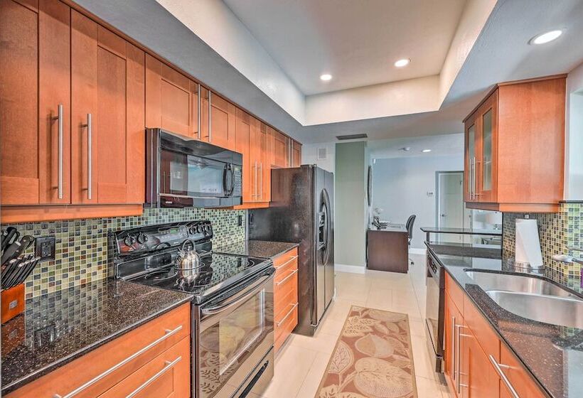 Naples Paradise W/ Private Pool, 4 Mi To Beach!