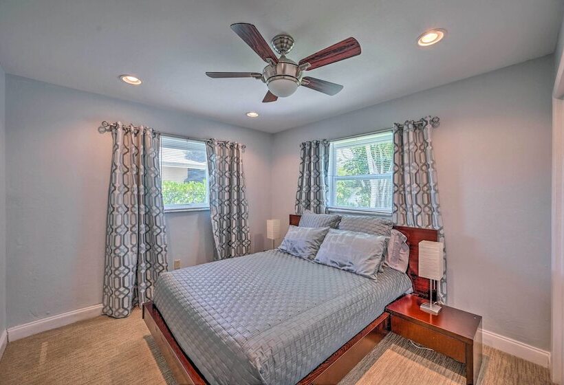 Naples Paradise W/ Private Pool, 4 Mi To Beach!