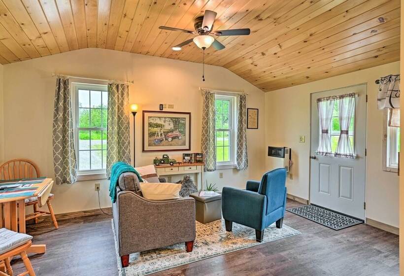 Quiet Country Escape: Fire Pit, Fish On Site!