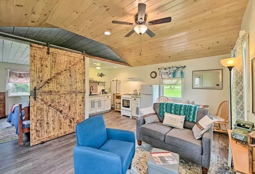 Quiet Country Escape: Fire Pit, Fish On Site!