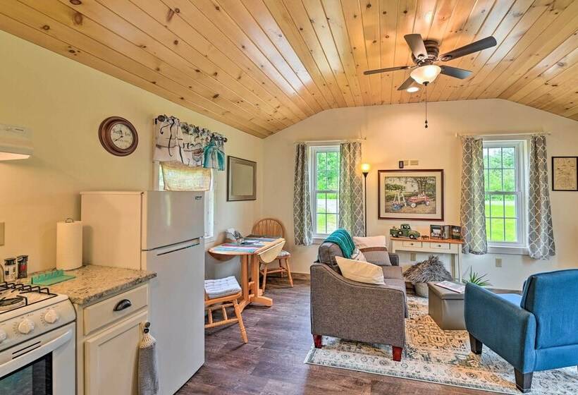 Quiet Country Escape: Fire Pit, Fish On Site!