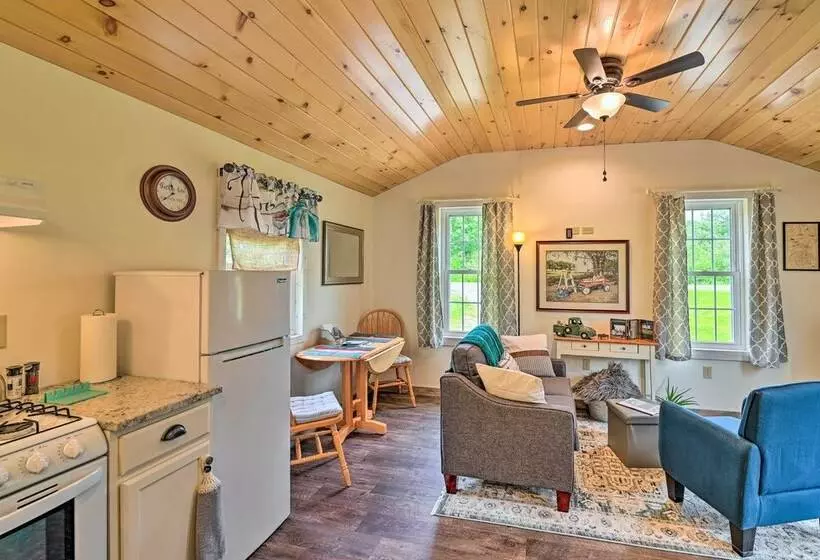 Quiet Country Escape: Fire Pit, Fish On Site!