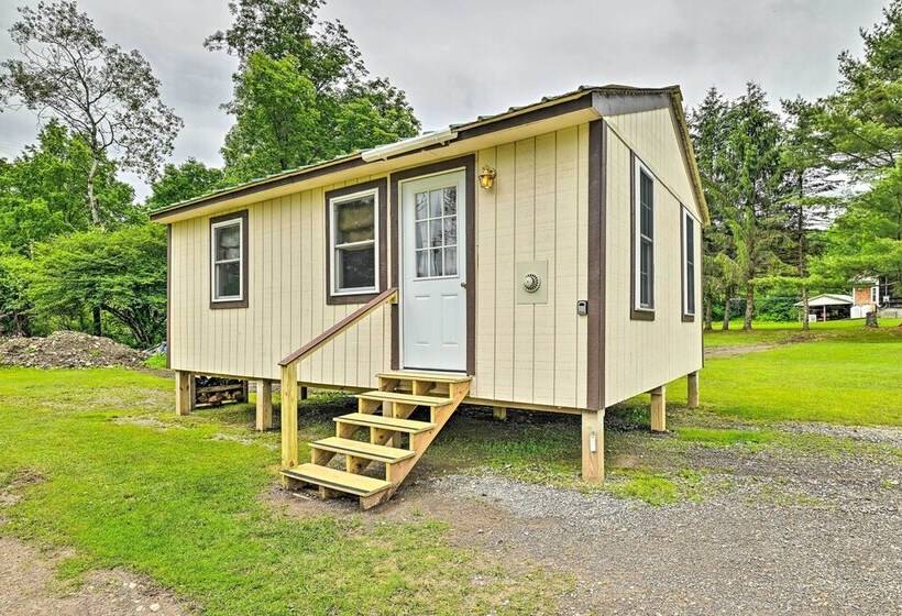 Quiet Country Escape: Fire Pit, Fish On Site!