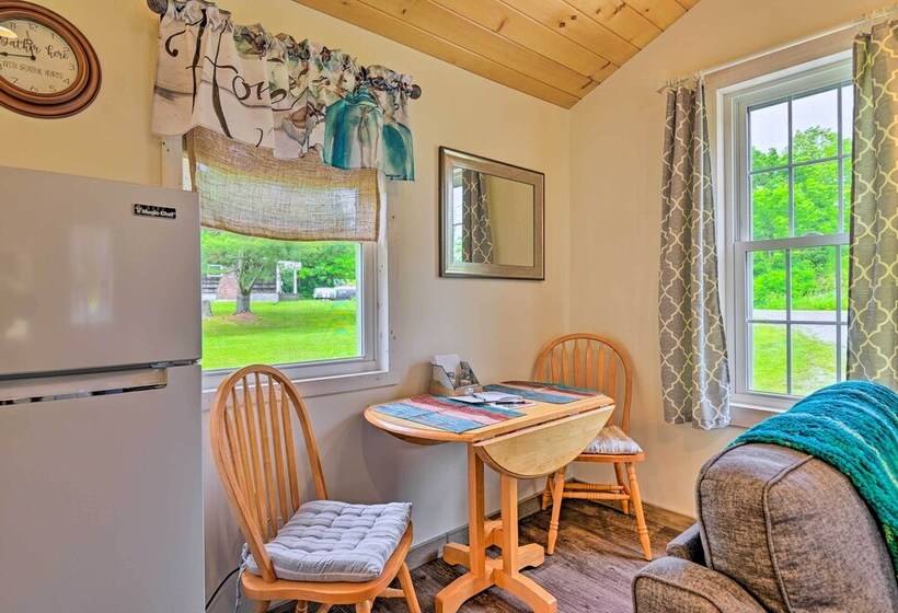 Quiet Country Escape: Fire Pit, Fish On Site!