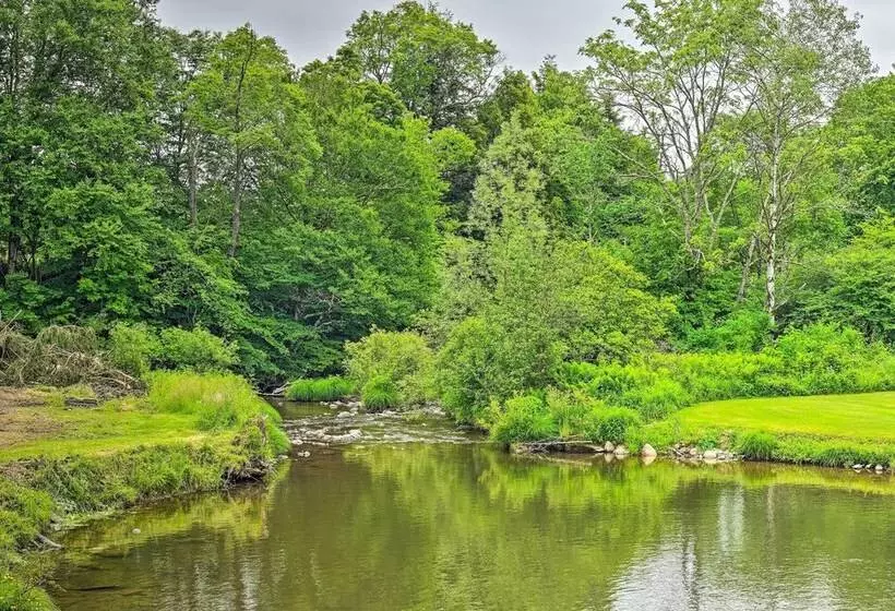 Quiet Country Escape: Fire Pit, Fish On Site!