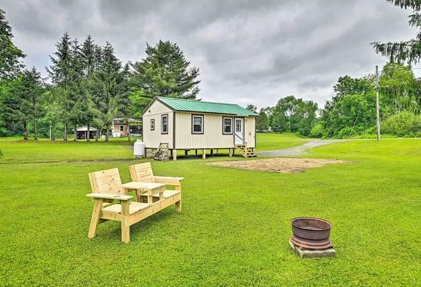 Quiet Country Escape: Fire Pit, Fish On Site!