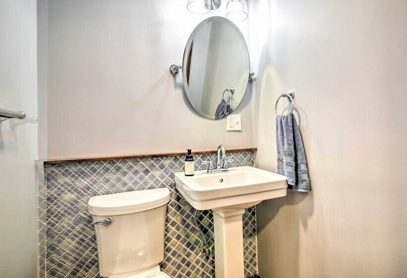 Peaceful Kansas Cottage W/ Wraparound Deck!