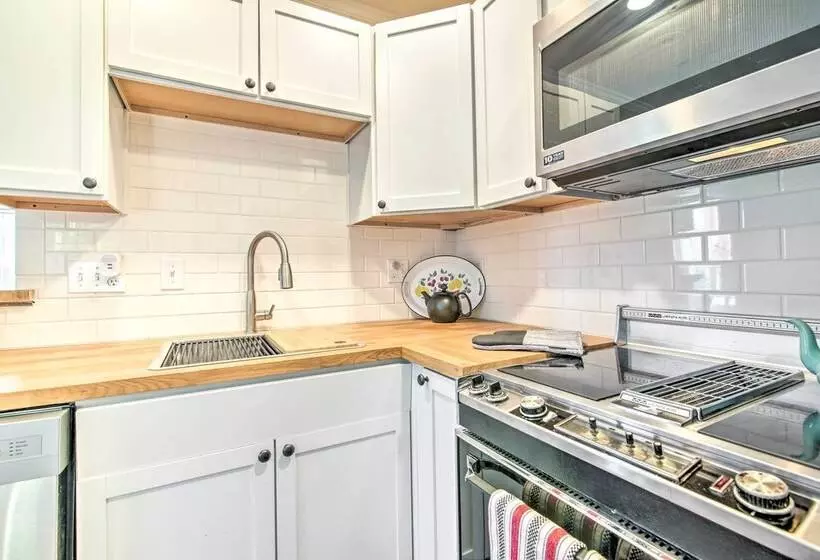 Peaceful Kansas Cottage W/ Wraparound Deck!