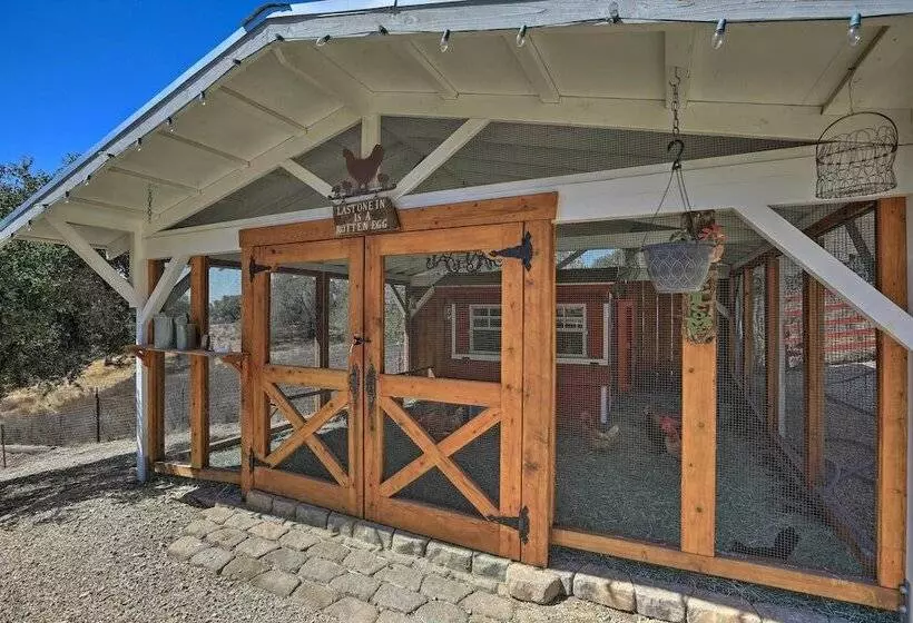 Peaceful Ranch Resort + Vineyard View, Pool Access