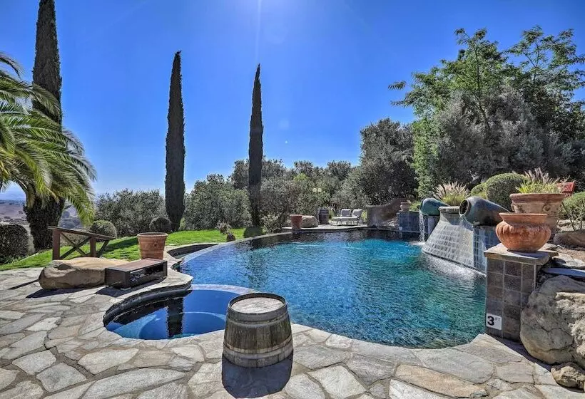 Peaceful Ranch Resort + Vineyard View, Pool Access