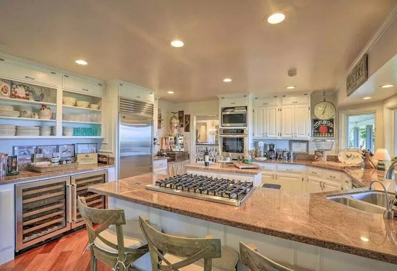 Peaceful Ranch Resort + Vineyard View, Pool Access