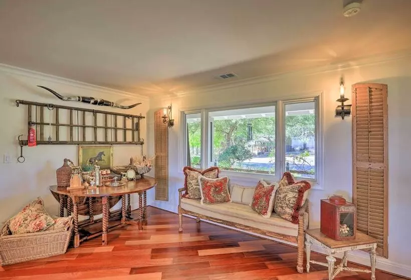 Peaceful Ranch Resort + Vineyard View, Pool Access