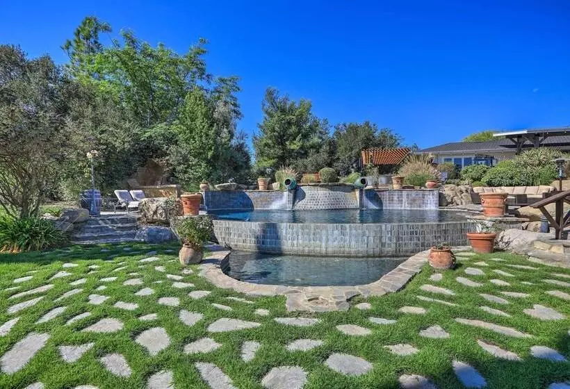Peaceful Ranch Resort + Vineyard View, Pool Access