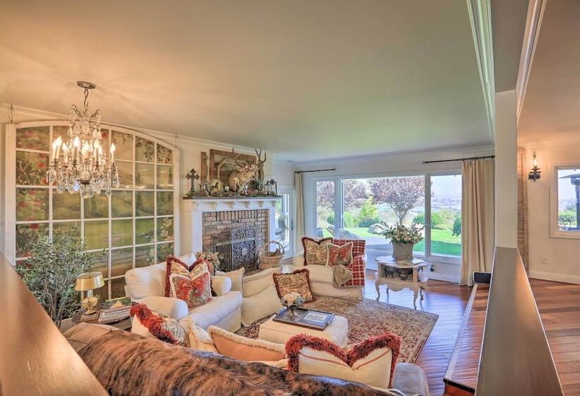 Peaceful Ranch Resort + Vineyard View, Pool Access