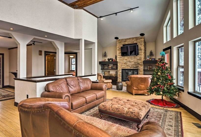 Hot Tub & Mtn Views Pristine Breckenridge Home!