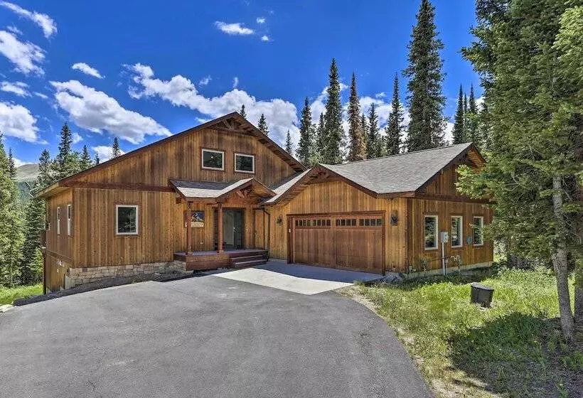 Hot Tub & Mtn Views Pristine Breckenridge Home!