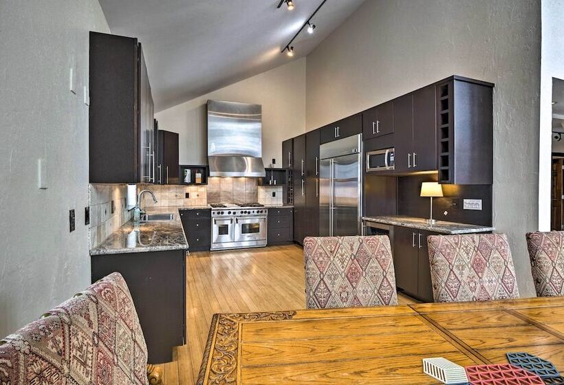 Hot Tub & Mtn Views Pristine Breckenridge Home!