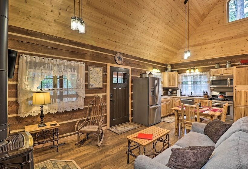 Reconnect With Nature At Timber Creek Cabin!