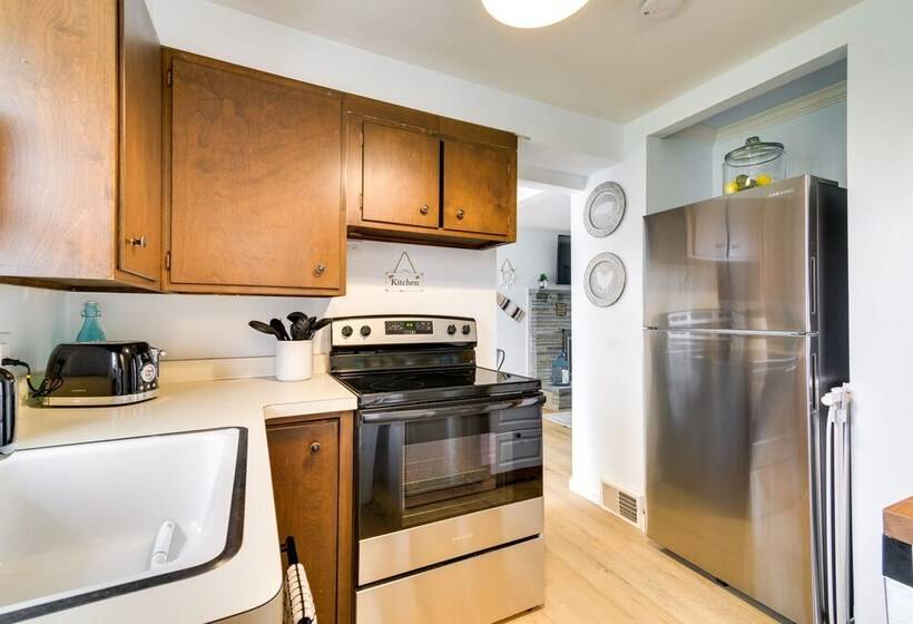 Rochester Family Home Walk To Lake Ontario!