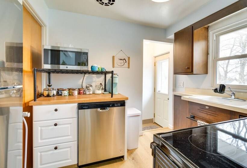 Rochester Family Home Walk To Lake Ontario!