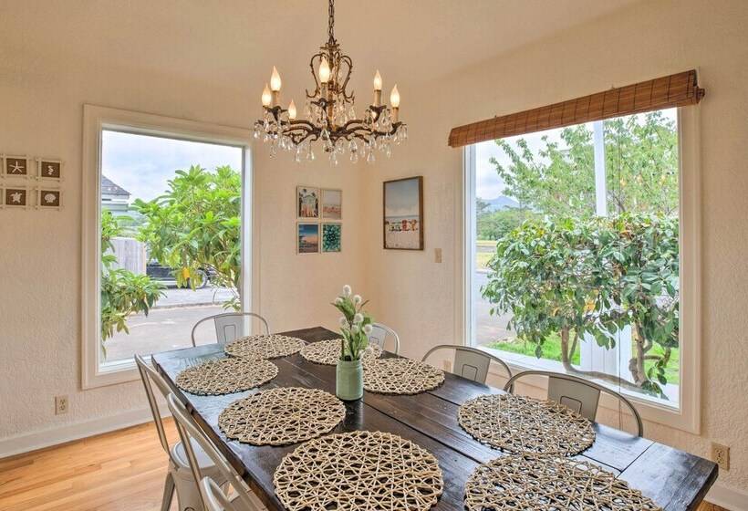 Seaside Cottage With Hot Tub: Walk To The Beaches!