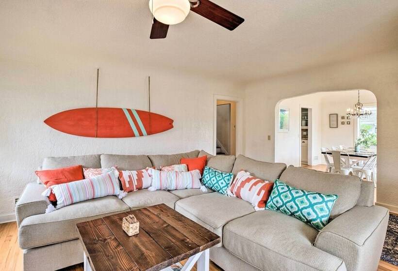 Seaside Cottage With Hot Tub: Walk To The Beaches!