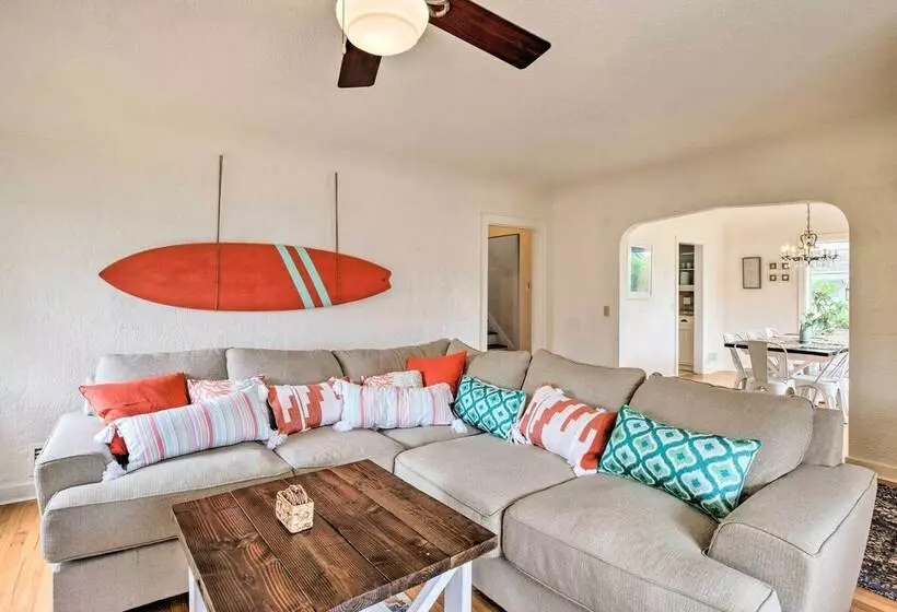 Seaside Cottage With Hot Tub: Walk To The Beaches!
