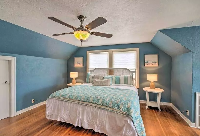 Seaside Cottage With Hot Tub: Walk To The Beaches!