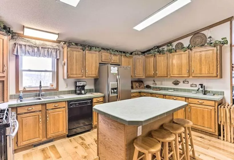 Hermosa Home W/ Deck: 2 Mi To Custer State Park!