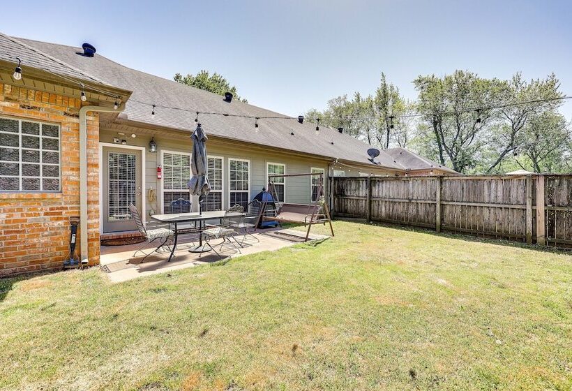 Spacious Family Home 3 Mi To Downtown Fayetteville