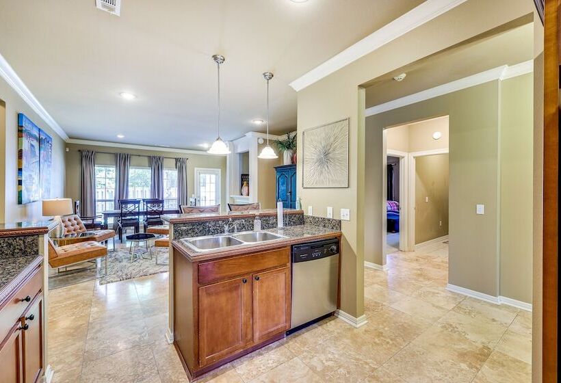 Spacious Family Home 3 Mi To Downtown Fayetteville