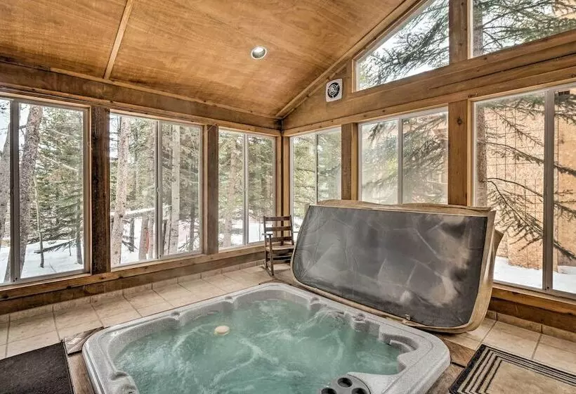 Spacious Frisco Retreat W/ Private Hot Tub!