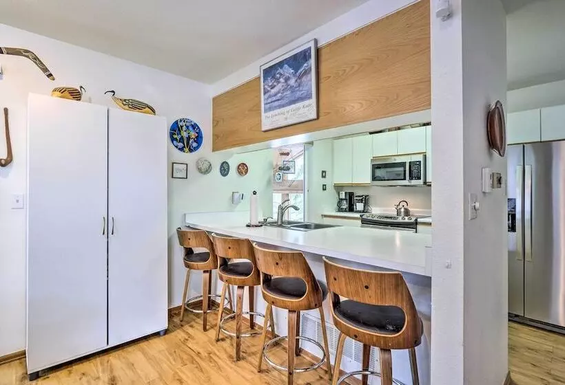 Spacious Frisco Retreat W/ Private Hot Tub!