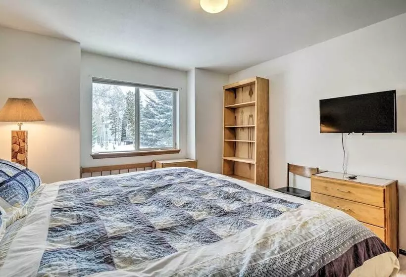 Spacious Frisco Retreat W/ Private Hot Tub!