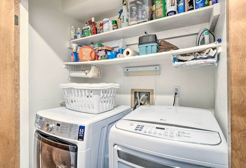 Spacious Frisco Retreat W/ Private Hot Tub!