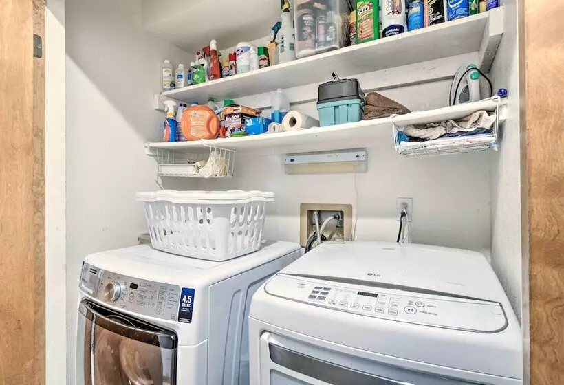 Spacious Frisco Retreat W/ Private Hot Tub!