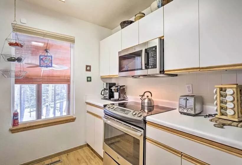 Spacious Frisco Retreat W/ Private Hot Tub!