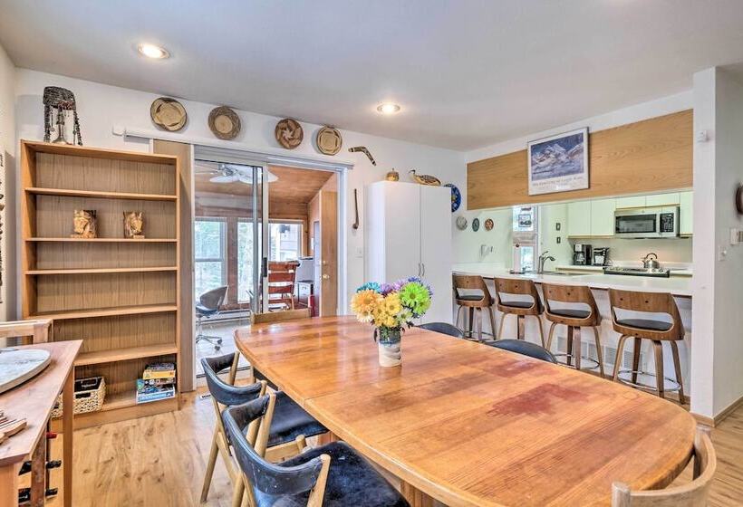 Spacious Frisco Retreat W/ Private Hot Tub!