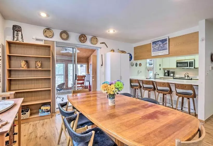 Spacious Frisco Retreat W/ Private Hot Tub!