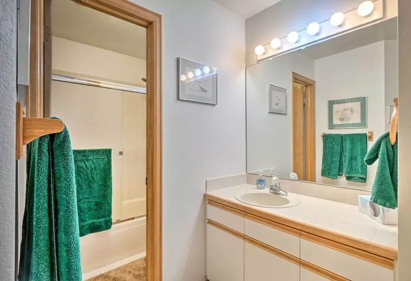 Spacious Frisco Retreat W/ Private Hot Tub!