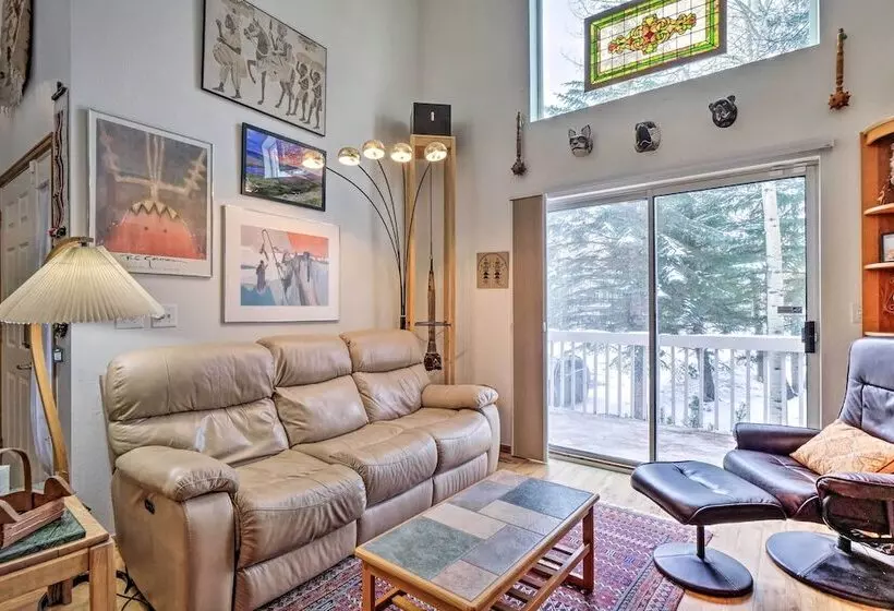 Spacious Frisco Retreat W/ Private Hot Tub!